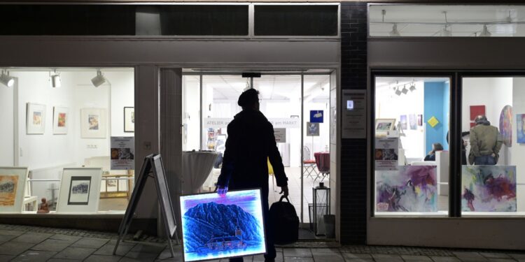 Nach Hause kommen. Ausstellung Gmundner Kunst im Herzen der Stadt.