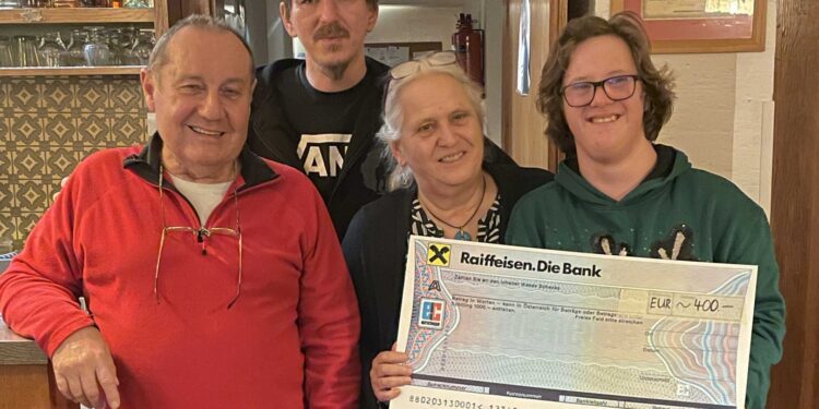 Abschluss-Essen für den Einsatz bei Benefizmärkten