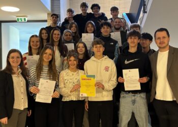 BHAK Bad Ischl erhält Auszeichnung für Zeitungsprojekt über das Kriegsende 1945