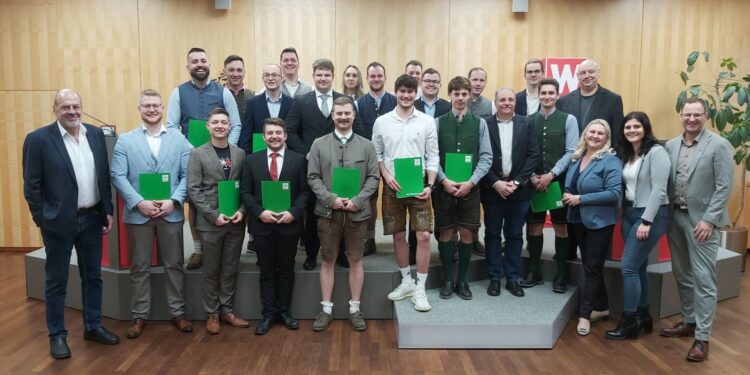 18 Werkmeister der Mechatronik erfolgreich ausgebildet – Höherqualifizierung für Karrieresprung