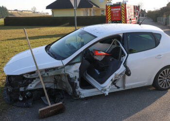Drei teils Schwerverletzte bei Unfall in Rüstorf