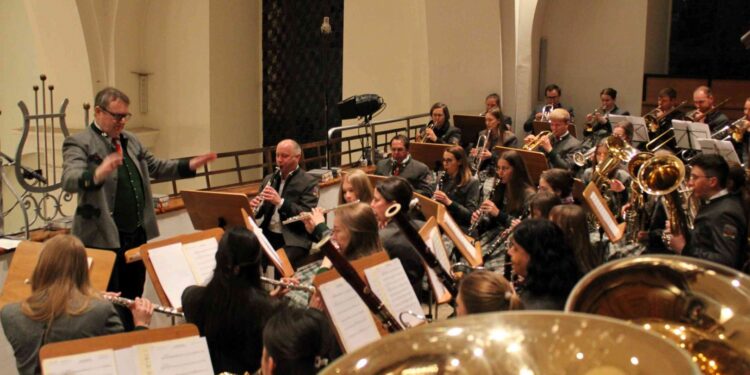 Stimmungsvolle Musiker:innen Gedenkmesse