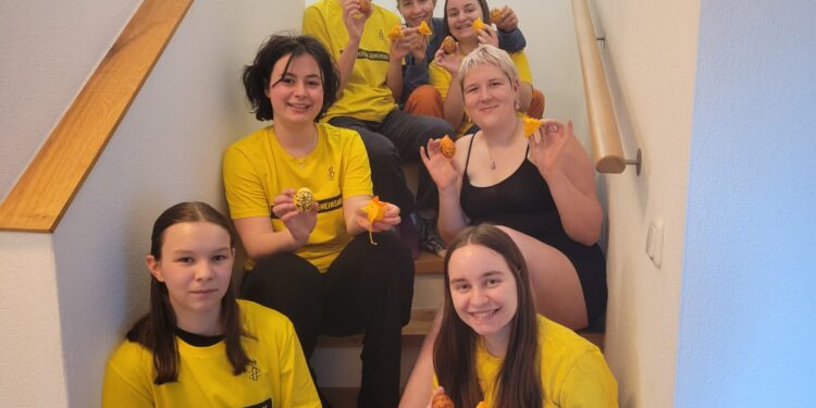 Osteraktion mit Haltung: Amnesty Youth in Vöcklabruck