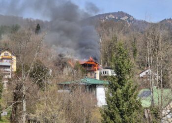 Großbrand in Bad Ischl: Dachstuhlbrand fordert 136 Einsatzkräfte