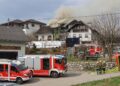 Großeinsatz in Laakirchen: Neun Feuerwehren bei Dachstuhlbrand im Einsatz