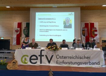 Neuwahlen beim Verband der Einforstungsgenossenschaften im Waldcampus Traunkirchen