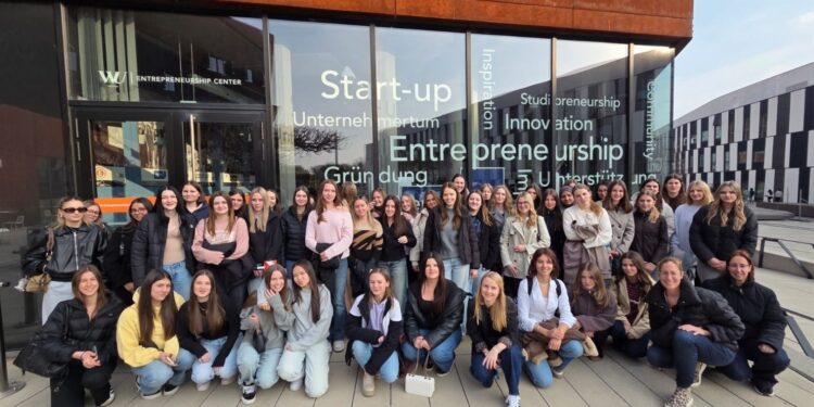 Girl Power unterwegs: HAK und Praxisschule Bad Ischl auf inspirierender Exkursion in Wien