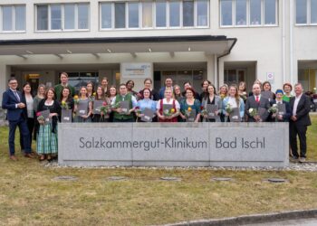 Bad Ischl feiert 23 neue PflegefachassistentInnen – ein wichtiger Impuls für die regionale Gesundheitsversorgung