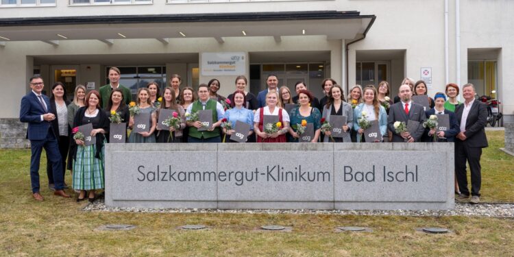 Bad Ischl feiert 23 neue PflegefachassistentInnen – ein wichtiger Impuls für die regionale Gesundheitsversorgung