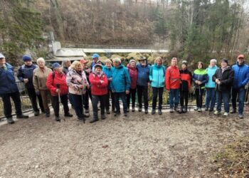 Wanderung „Arena der Menschenrechte“ – PV Neukirchen/Reindlmühl am Traunfall unterwegs!