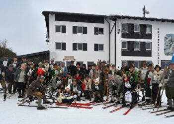 Nostalgie-Rennen am Feuerkogel: Skispaß, Tradition und Erlebnis für Jung und Alt