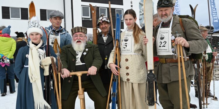 Nostalgie pur am Feuerkogel: Das 24. Nostalgie Schirennen lädt zur Zeitreise im Schnee