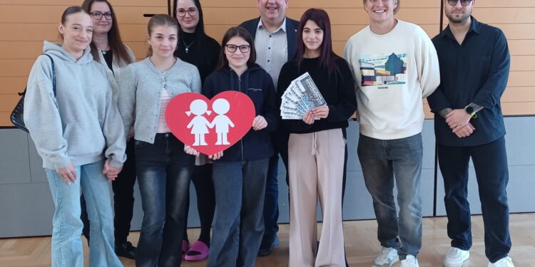 Thorsteinn Einarsson als Überraschungsgast im Laakirchner Jugendzentrum