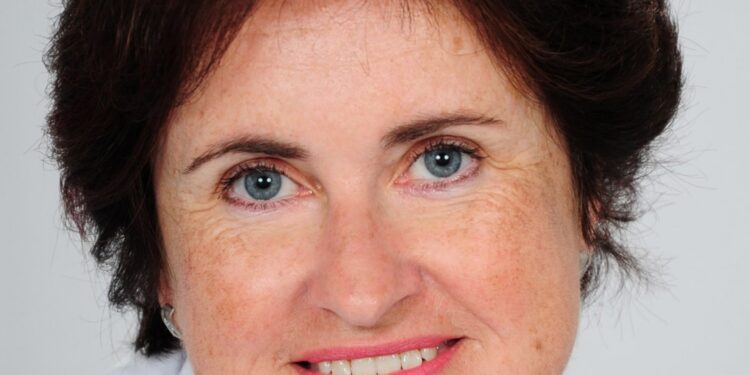 Dr.in Birgit E. Rauchenzauner wird neue Primaria des Instituts für Radiotherapie-Radioonkologie am Salzkammergut Klinikum Vöcklabruck