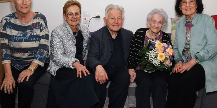Seniorenbund Landesobmann LH a.D. Dr. Josef Pühringer gratulierte Hilda Kronsteiner zum 100. Geburtstag