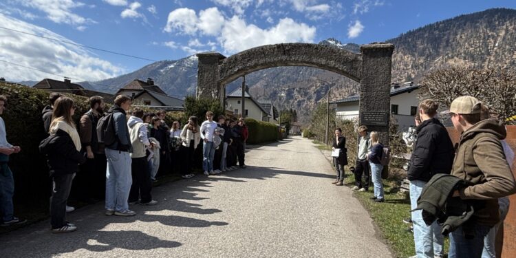 BHAK Bad Ischl: Zeitgeschichtliche Exkursion des 4. Jahrgangs nach Ebensee