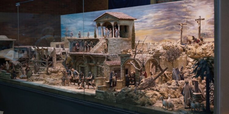 „Es ist vollbracht!“ – Die Osterkrippe in der Pfarrkirche Timelkam ist aufgebaut und gesegnet