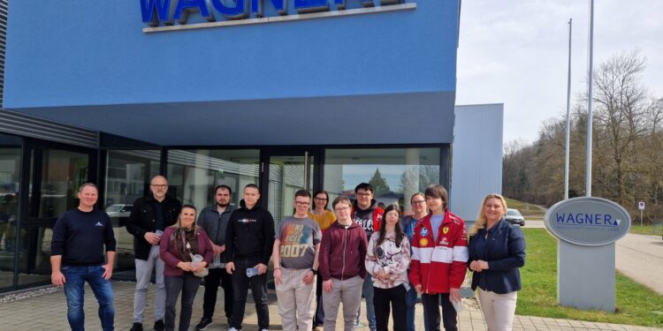 „Inklusion regional“ – Wagner Kunststofftechnik öffnet Tore für Jugendliche mit Unterstützungsbedarf