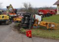 Bergung eines umgestürzten Schnelleinsatzkrans in Aurach am Hongar