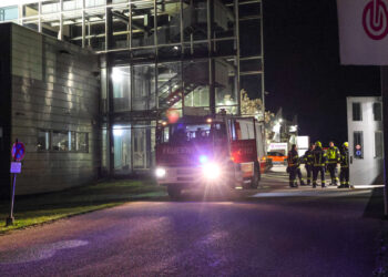 Drei Feuerwehren bei Brand bei einem Unternehmen in Lenzing im Einsatz
