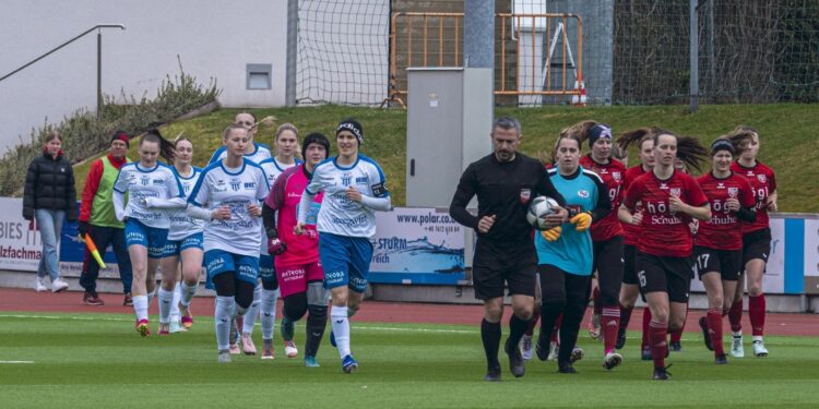 Vorsprung der Gmundner Fußballerinnen ist geschmolzen, aber noch Erste!