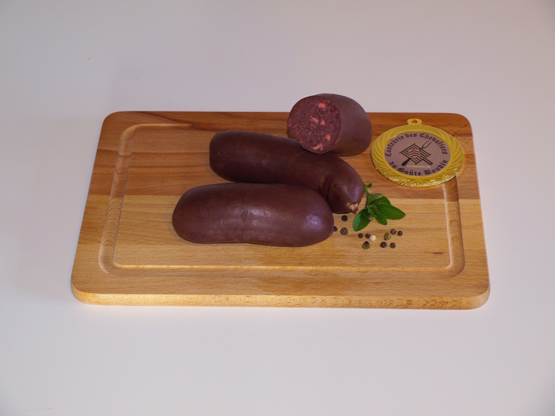 Gold-f-r-die-Blutwurst-der-Metzgerei-Maier-beim-internationalen-Rotwurstwettbewerb