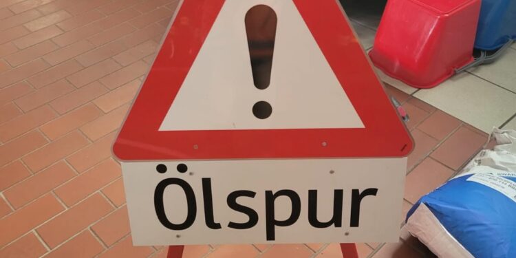 „Achtung Ölspur“-Verkehrszeichen der Feuerwehr gestohlen