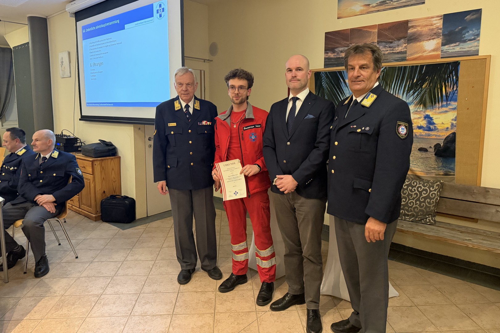 Ehrungen-f-r-Mitglieder-der-Wasserrettung-Ebensee-bei-der-Jahreshauptversammlung-des-Landesverbandes