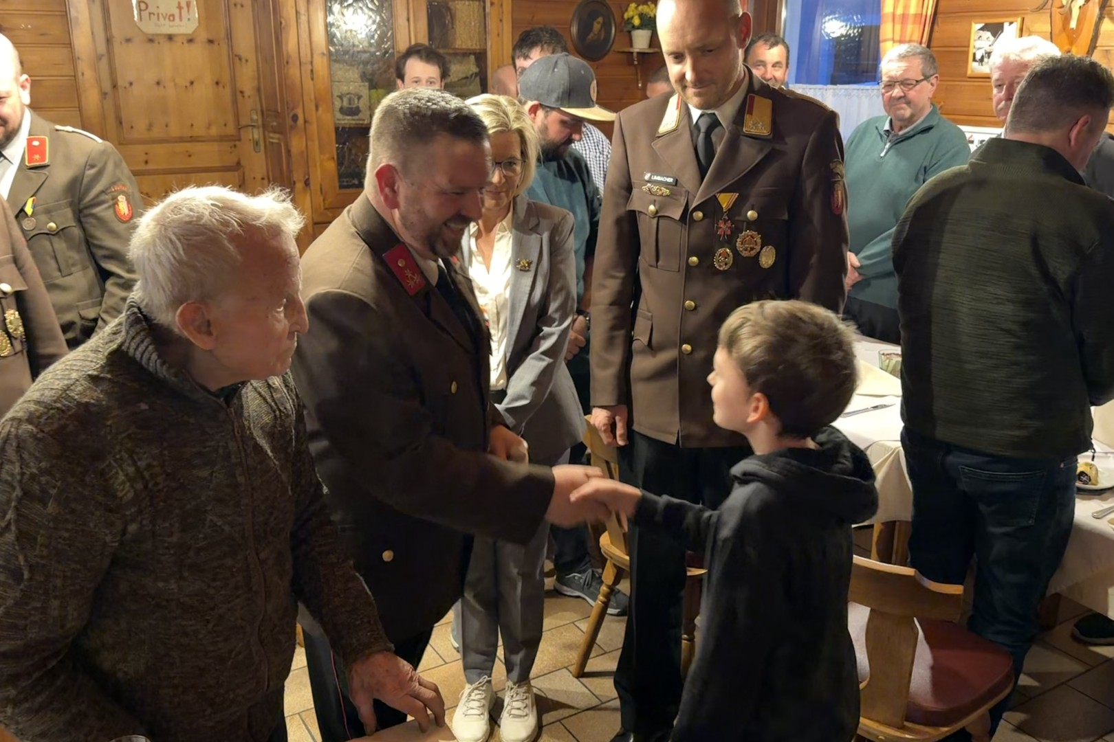 -ber-5-000-Stunden-im-Feuerwehrdienst-Jahreshauptversammlung-der-FF-Lauffen