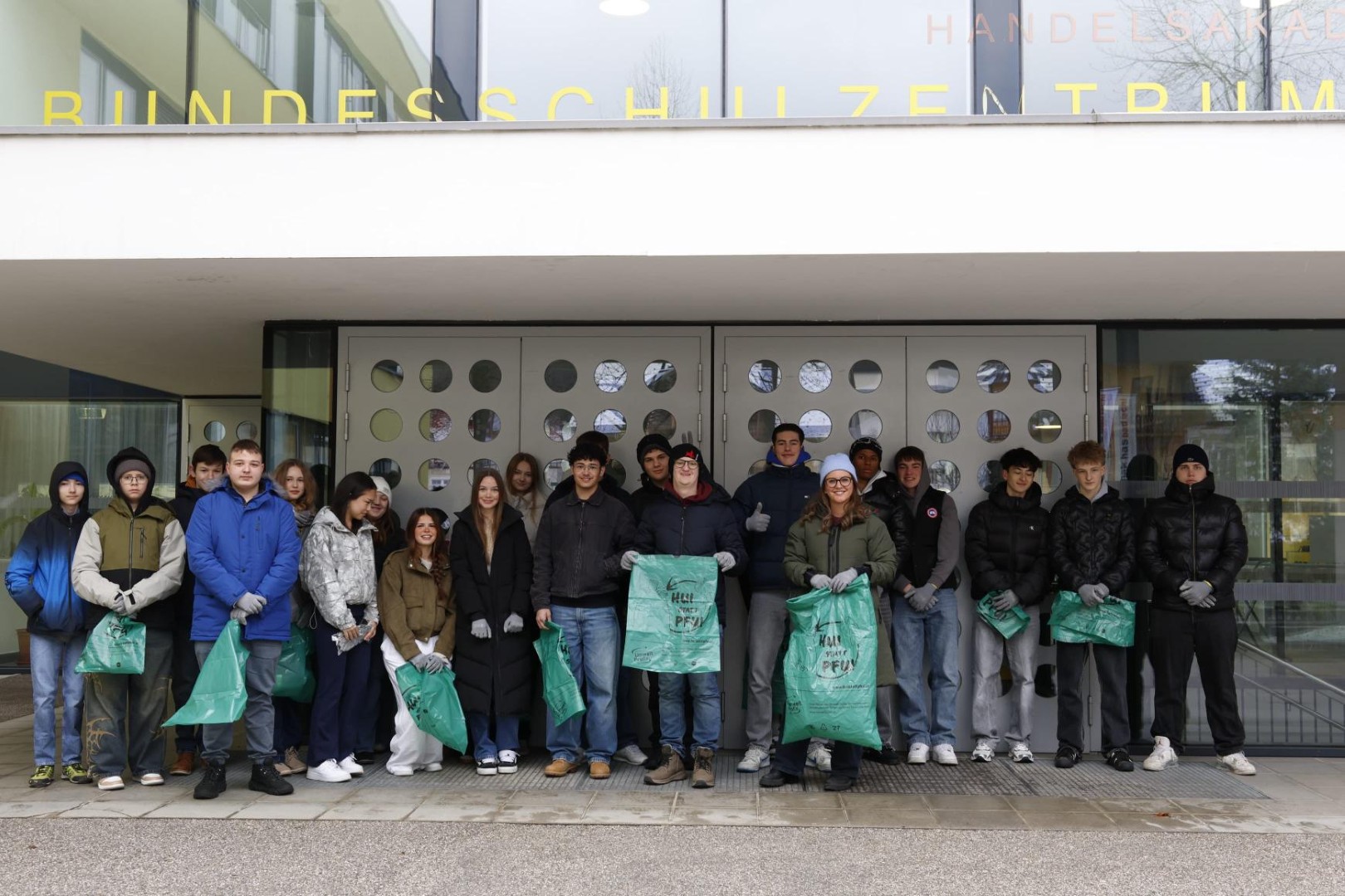 -Hui-statt-Pfui-Flurreinigungsaktion-der-HAK-und-Praxisschule-Bad-Ischl