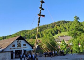 Pernecker Maibaumaufstellen 2026