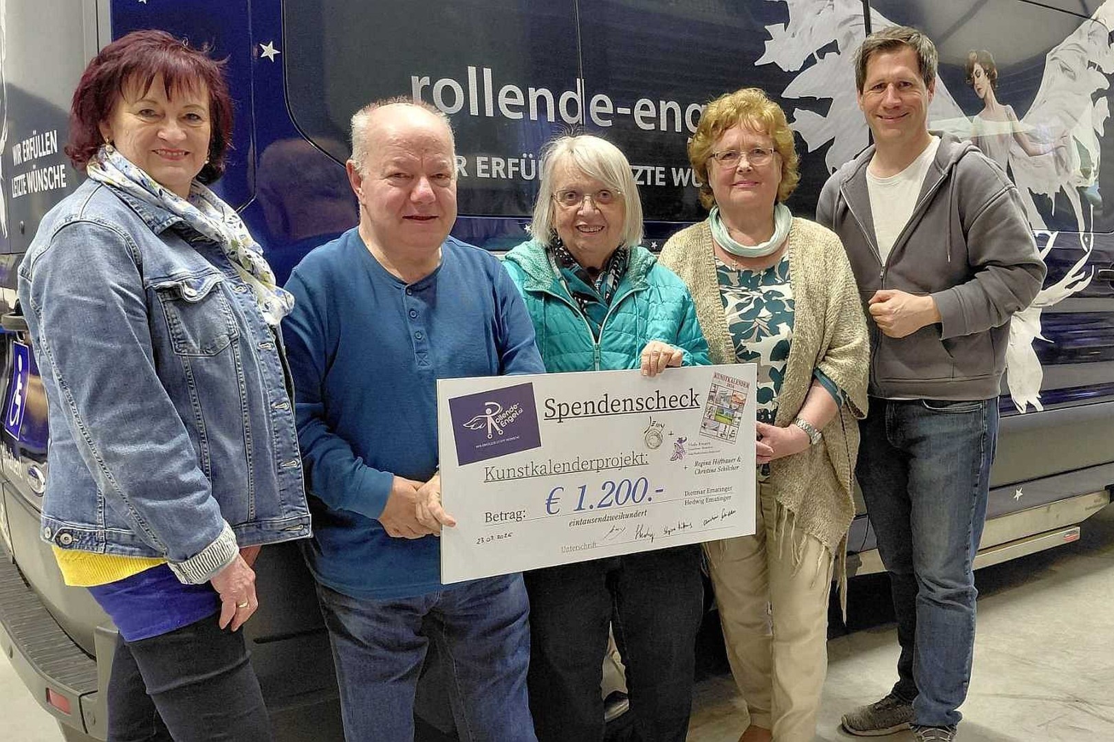 Spenden-bergabe-an-Rollende-Engel