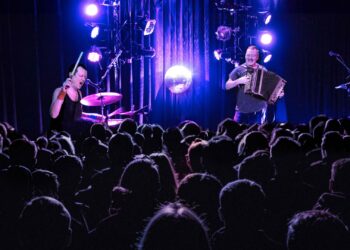 Attwenger im OKH: Slangpunk trifft gesellschaftliche Überreizung