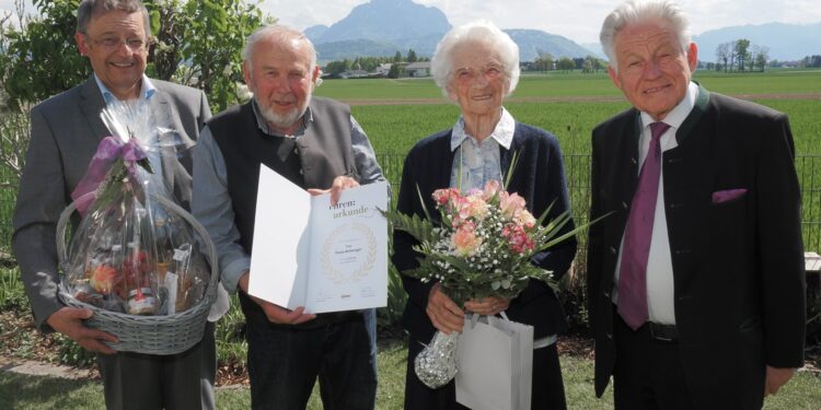 Seniorenbund Landesobmann LH a.D. Dr. Josef Pühringer gratulierte Paula Attwenger zum 100. Geburtstag
