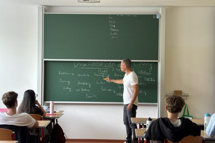 „Demokratie & Verantwortung – das Format gegen Antisemitismus“