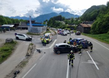 Drei Fahrzeuge bei Unfall auf der B145 in Bad Ischl beteiligt