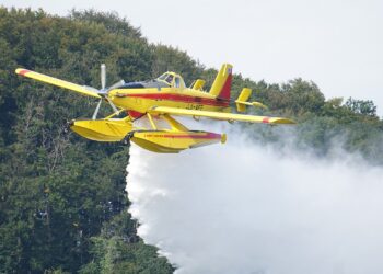 Waldbrandübung – Löschflugzeuge am Traunsee