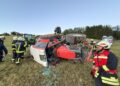 Traktor mit 5.500 Liter Güllefass umstürzt