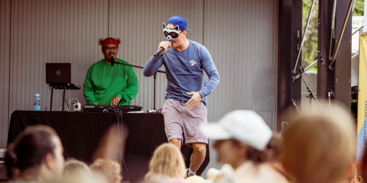 Kinderkonzert im OKH: Brudi & Bär bringen „Hip-Hop für Alle!“