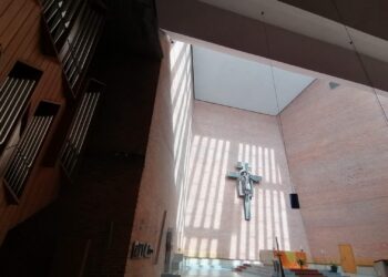 Lange Nacht der Kirchen in Lenzing: Zaubershow, Politik und Nostalgie