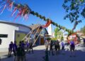Ein HOCH DEM ERSTEN MAI – der Maibaum in Gschwandt steht!