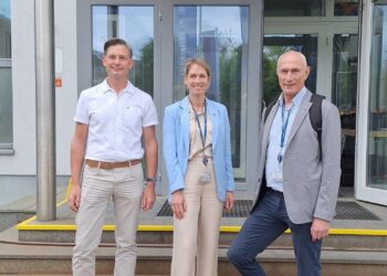 AMS BusinessTour führte zur Miba AG nach Laakirchen
