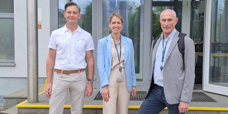 AMS BusinessTour führte zur Miba AG nach Laakirchen