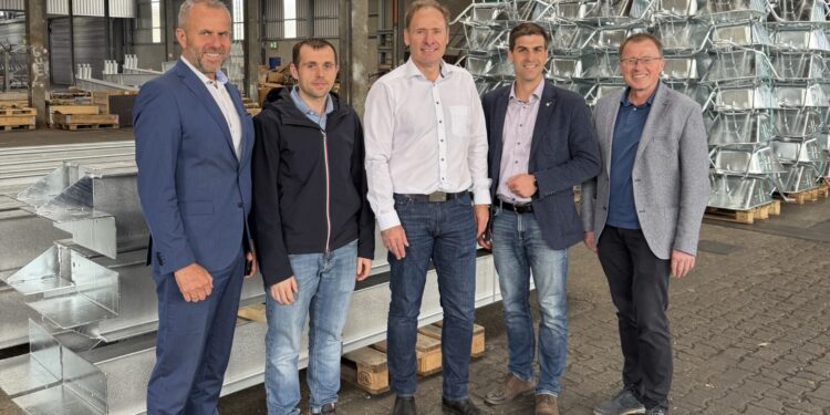Starke Betriebe, starker Standort: OÖVP Salzkammergut zu Besuch bei HESON & ZINKPOWER in Vorchdorf