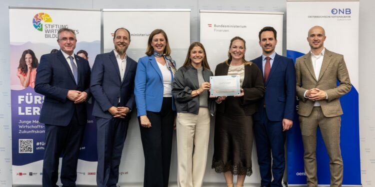 Verleihung des Zertifikats „Ready4Finance“ an die Mittelschule Gmunden-Stadt
