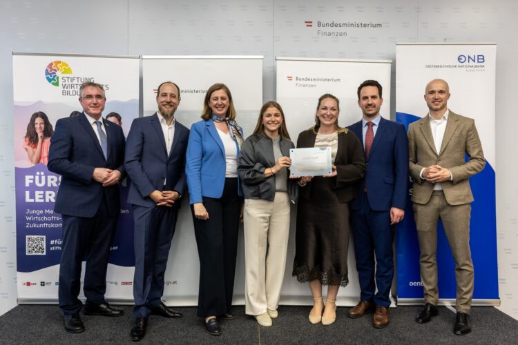 Verleihung des Zertifikats „Ready4Finance“ an die Mittelschule Gmunden-Stadt
