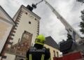 Vöcklabrucker Stadtturm verlor im Sturm seine Spitze