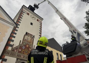 Vöcklabrucker Stadtturm verlor im Sturm seine Spitze