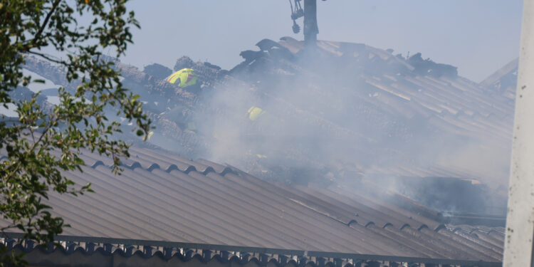 Sechs Feuerwehren bei Dachstuhlbrand in Timelkam im Einsatz