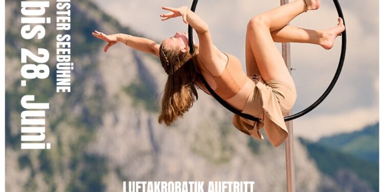 Eleganz über dem Traunsee-Luftakrobatik-Show Ende Juni an der Seebühne Altmünster